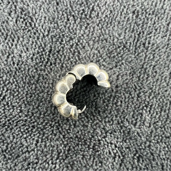RETIRED Pandora Ribbed Grooved Clip Charm - Picture 3 of 4
